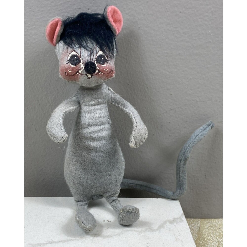 Vintage 1965 Annalee Mobilitee Doll Standing 6.5" Gray Standing Bendable Mouse